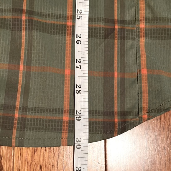 [SOLD] Columbia Silver Ridge Lite Plaid Shirt in Green/Orange Size M - Picture 15 of 15
